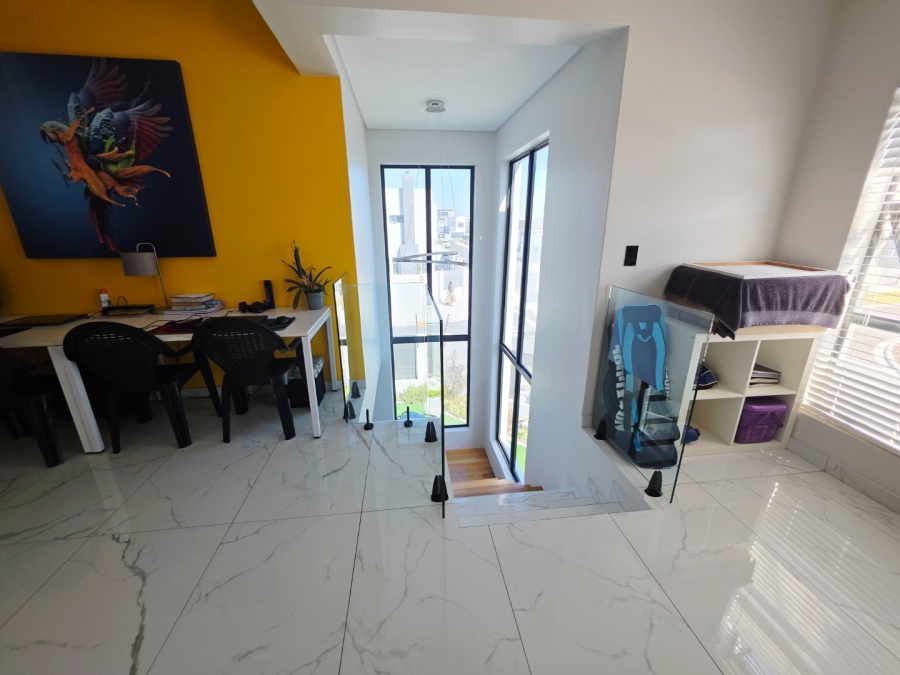 5 Bedroom Property for Sale in Sandown Western Cape